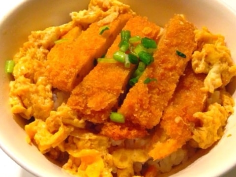 余ったポテトコロッケをアレンジ！コロッケ玉子丼